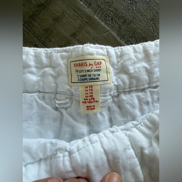 Khakis by GAP The City Short, size 10. - Picture 6 of 8
